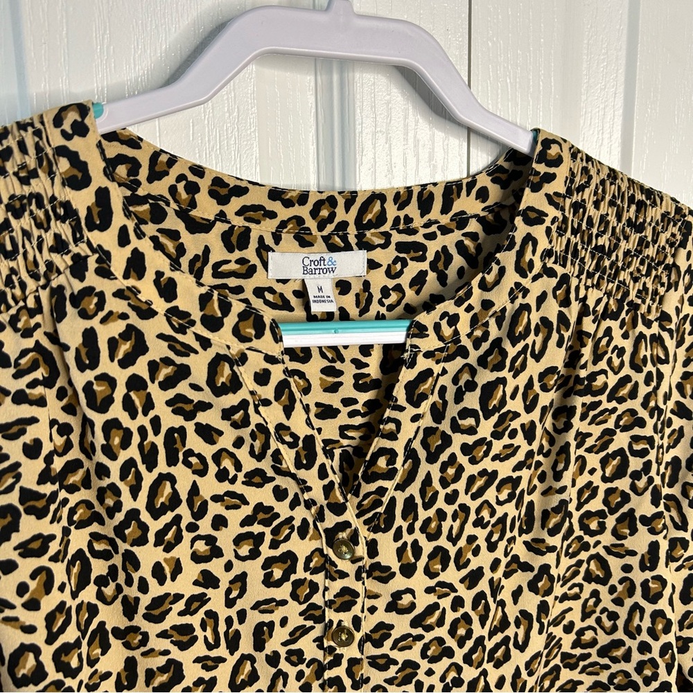 Croft & Barrow Women’s Cheetah Print V-Neck‎ 3/4 Quarter Sleeves Size Medium - Picture 3 of 5